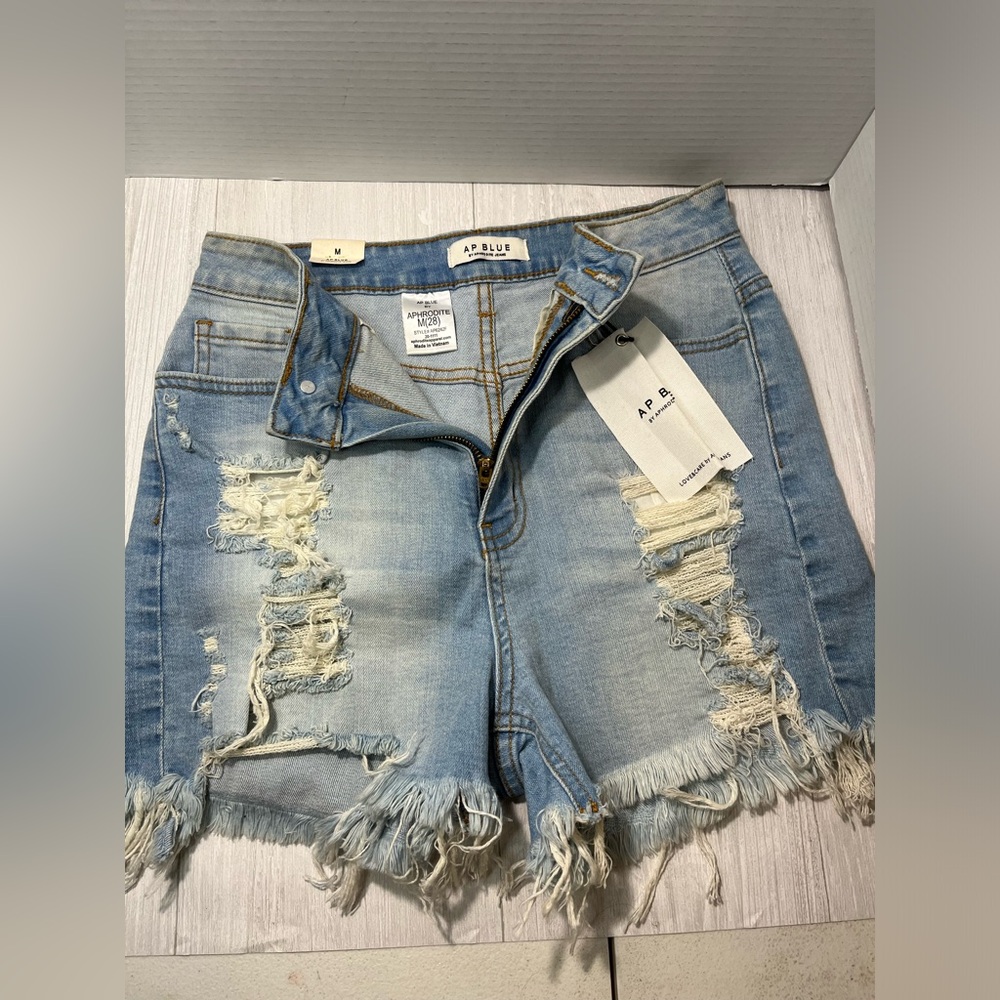 AP Blue Women's Frayed Denim Shorts - Light Blue